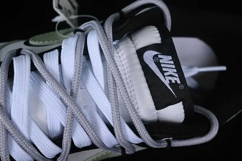 All Categories Nk SB Dunk Series Nk SB Dunk Low Low-top sneakers Nk Dunk Low Rolling in Black and white yellow panda Graffiti simple SB strap low-top casual sneakers DD1503-101